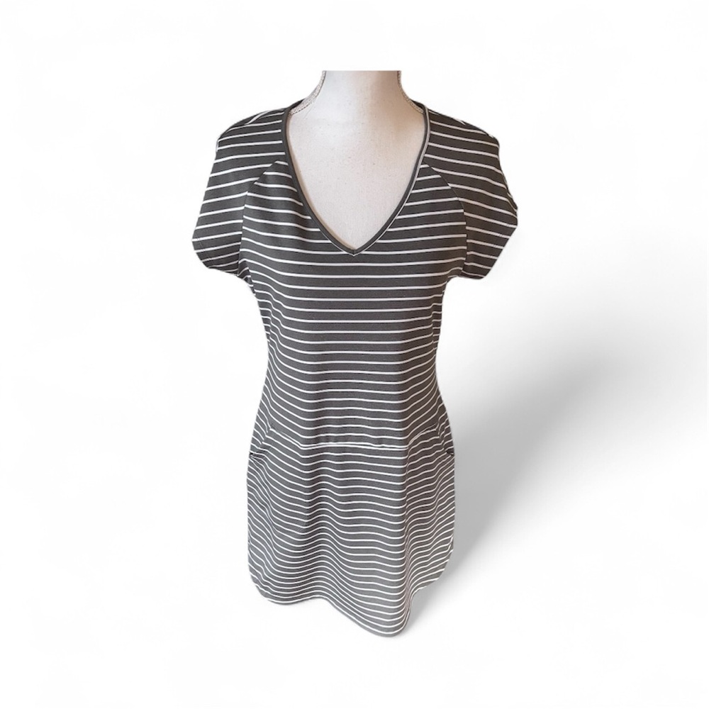 Lole Energic Athletic Sport Dress Gray White Stripes Pockets Sporty Sz Medium